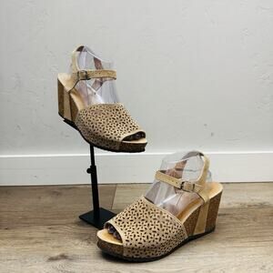 Spring Step Tan Suede Perforated Wedge Sandal Women’s Size 9.5